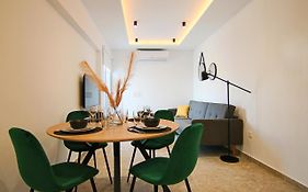 Phaedrus Living: Seaside Luxury Flat Lighthouse 69